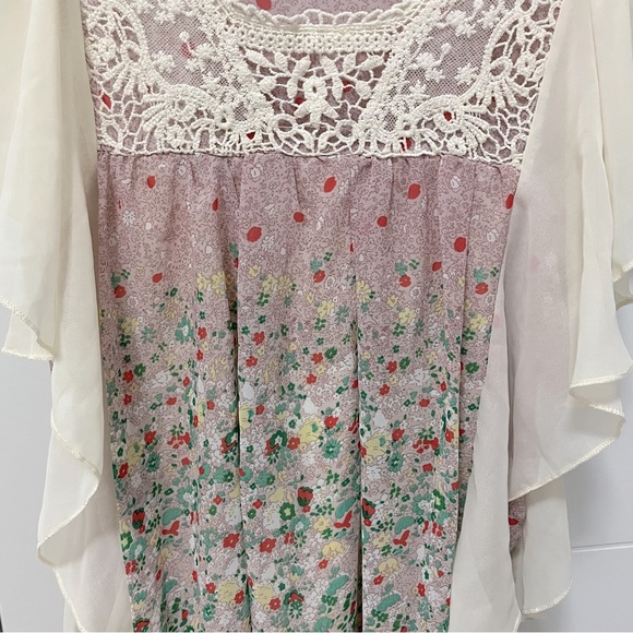 Floral Flowy Blouse - Picture 2 of 3
